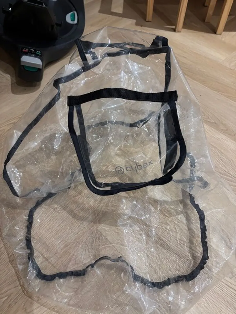 Cybex cloud z car seat, isofix and rain cover - Image 2