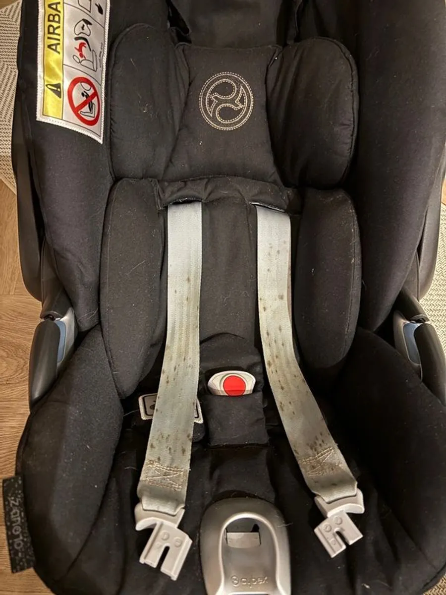Cybex cloud z car seat, isofix and rain cover - Image 3
