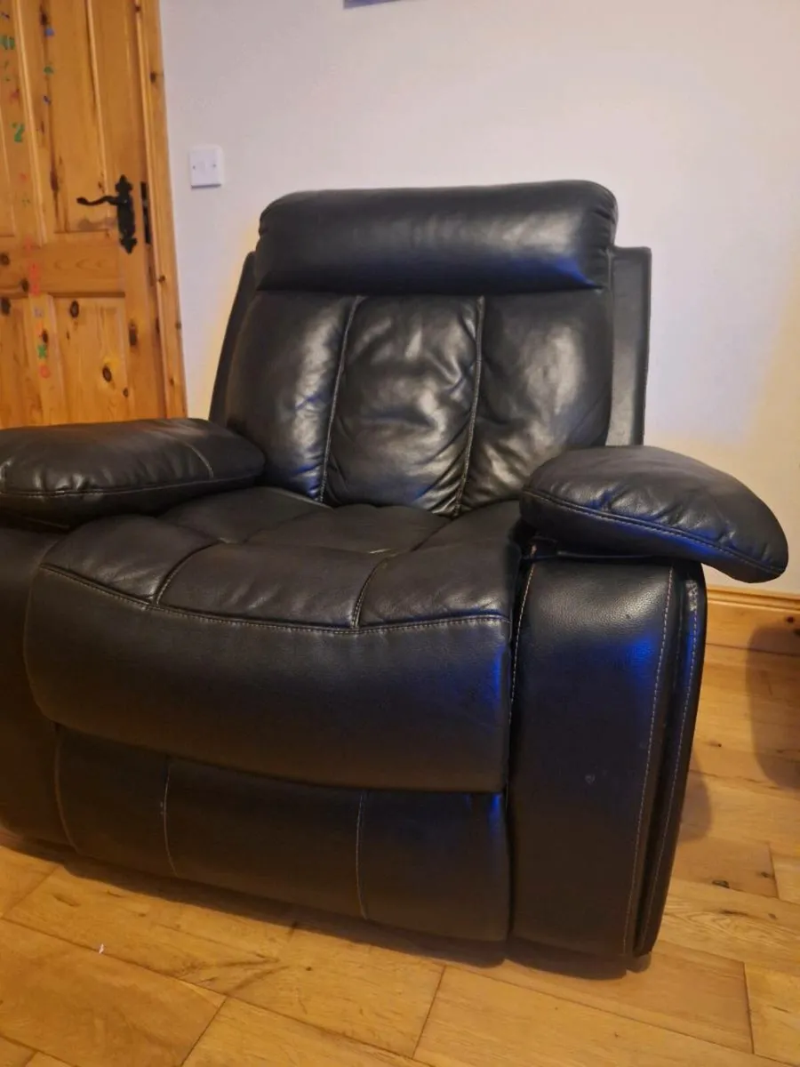 Single leather recliner - Image 2