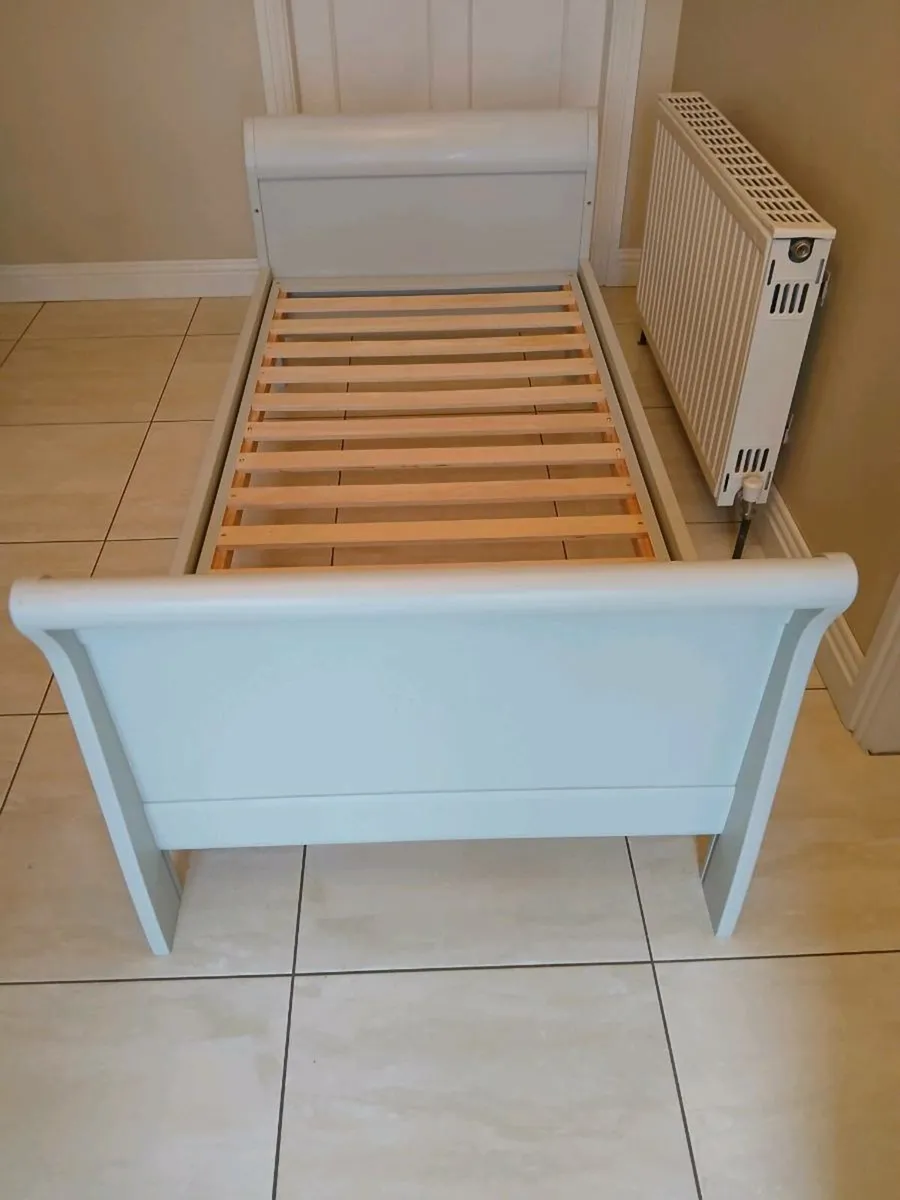 Mama's & Papa's  Mia cot bed + mattress. - Image 1