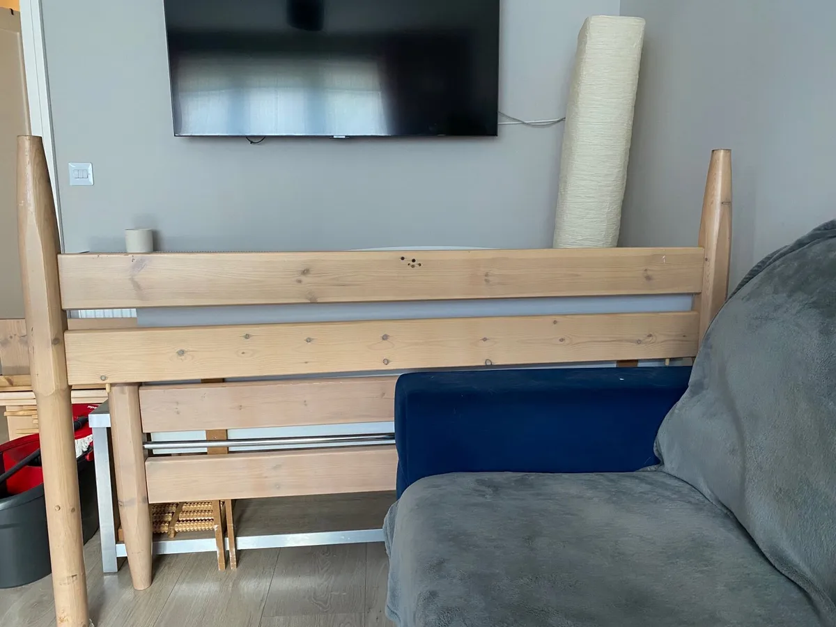 Bed frame - Image 1