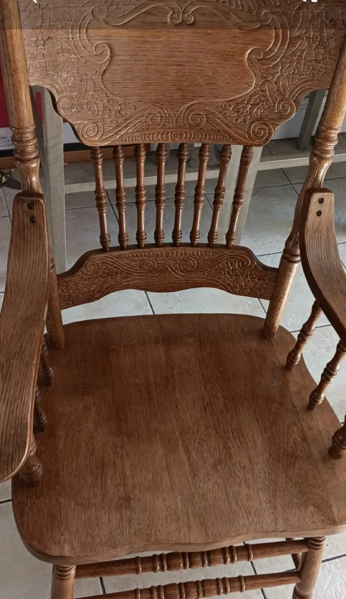 Table and chairs - Image 2