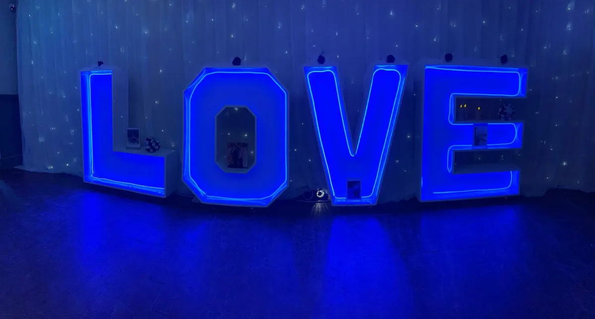 4ft LED neon  LOVE signs - Image 3