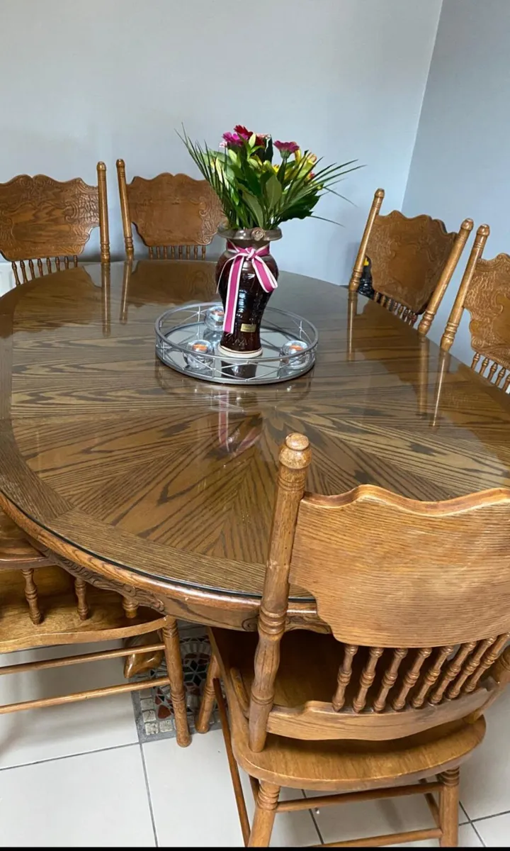 Table and chairs - Image 1