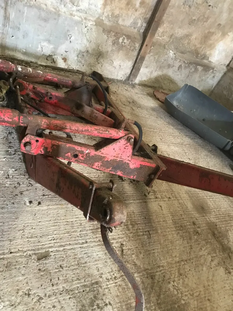 MF 35 loader - Image 3