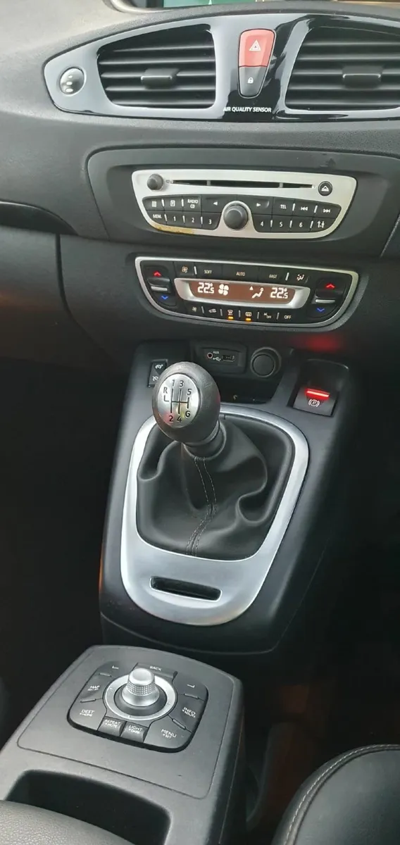 Penault Scenic 2012 - Image 2