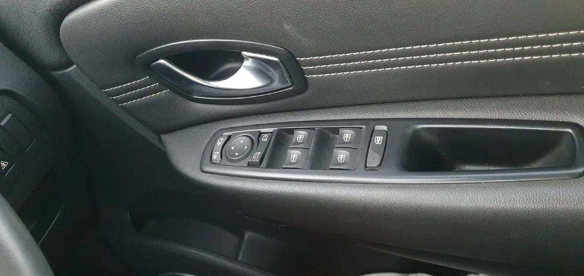 Penault Scenic 2012 - Image 3