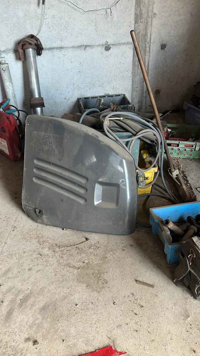 Hitachi zx85-5 valve chest door - Image 2