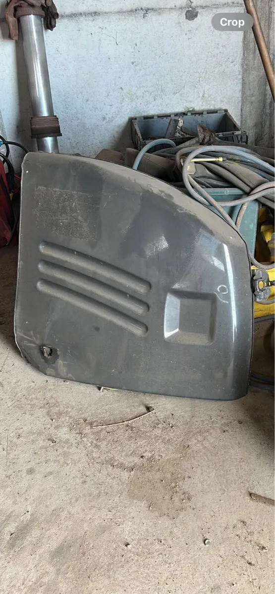 Hitachi zx85-5 valve chest door - Image 1