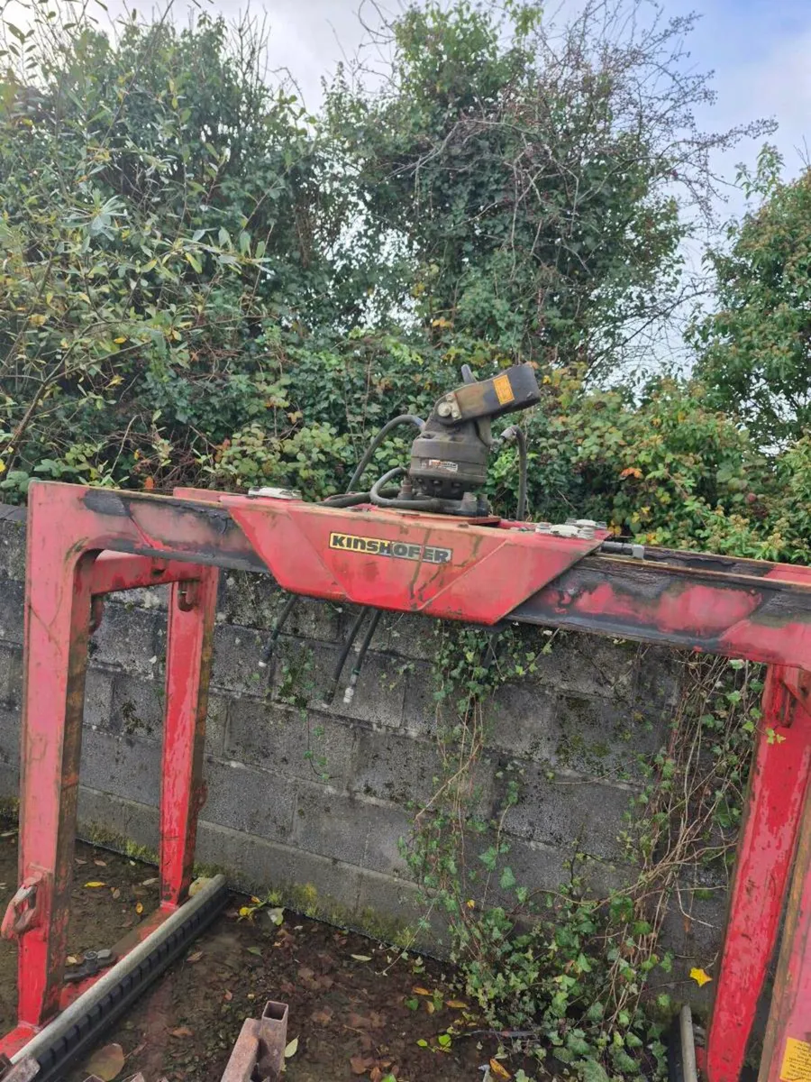 Crane and Block Grab - Image 1