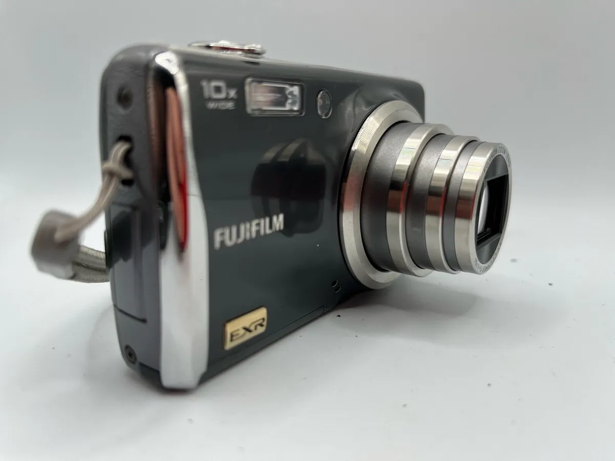 Fujifilm finepix F70EXR - Image 1