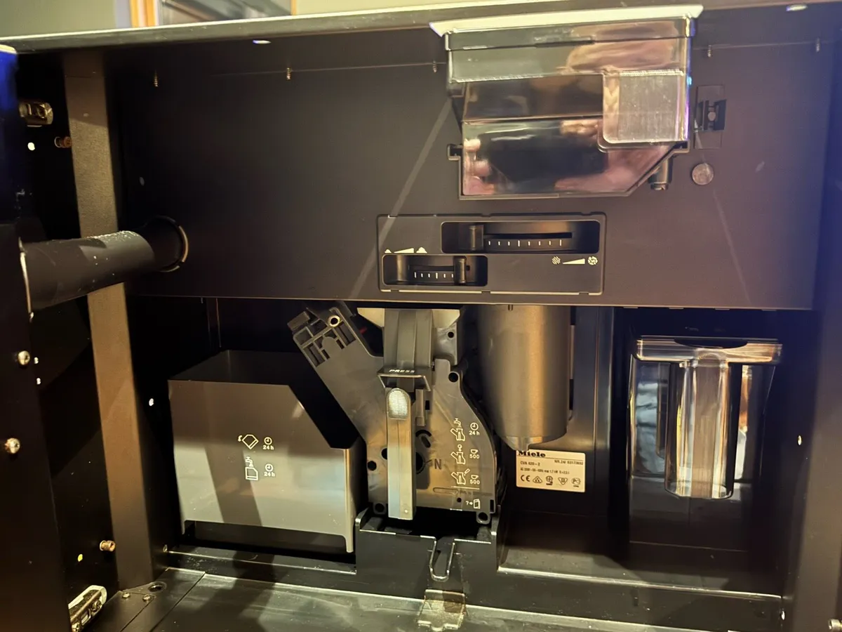 Miele coffee Machine built in - Image 3