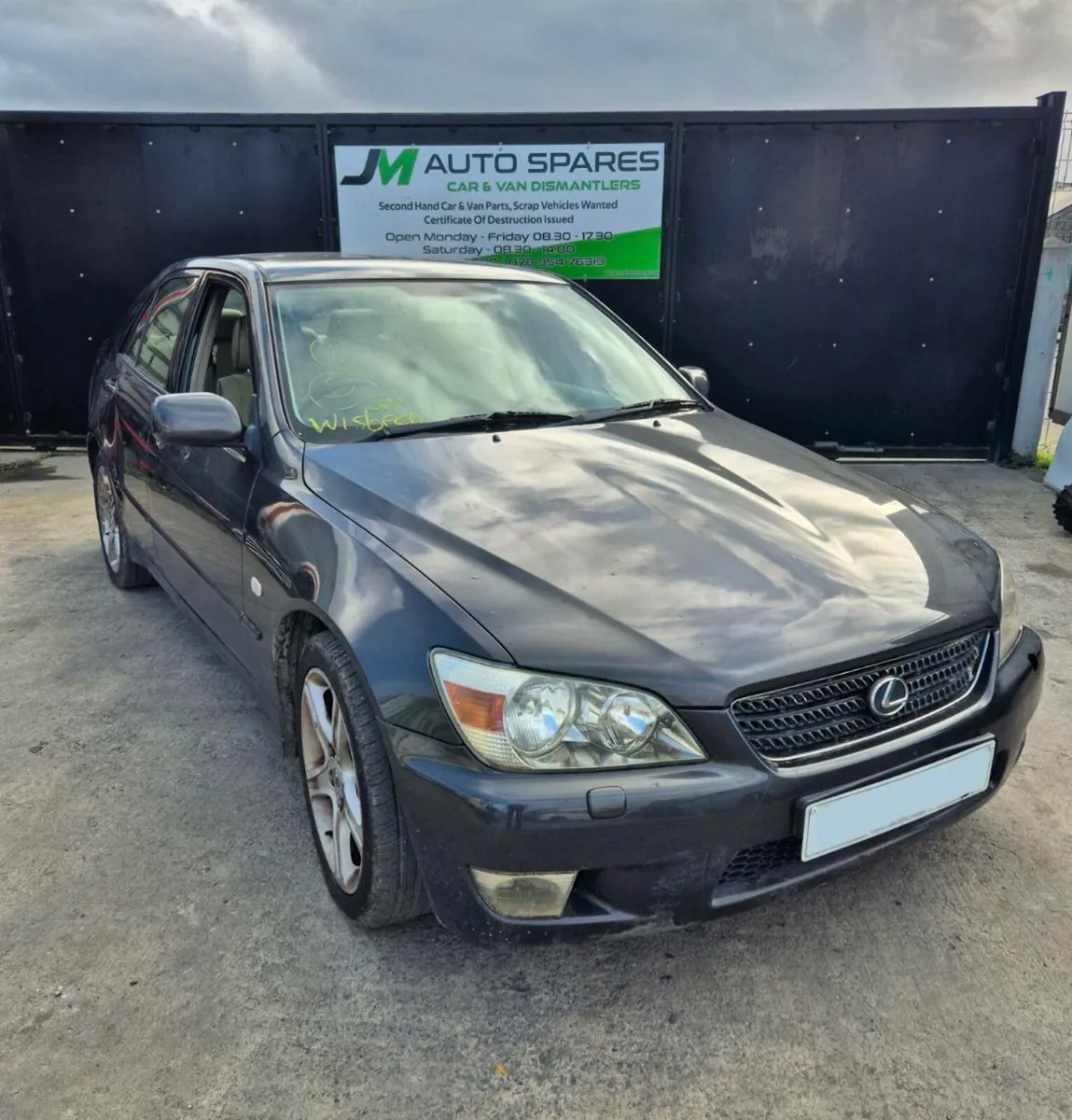 Lexus is200 BREAKING PARTS SPARES ONLY