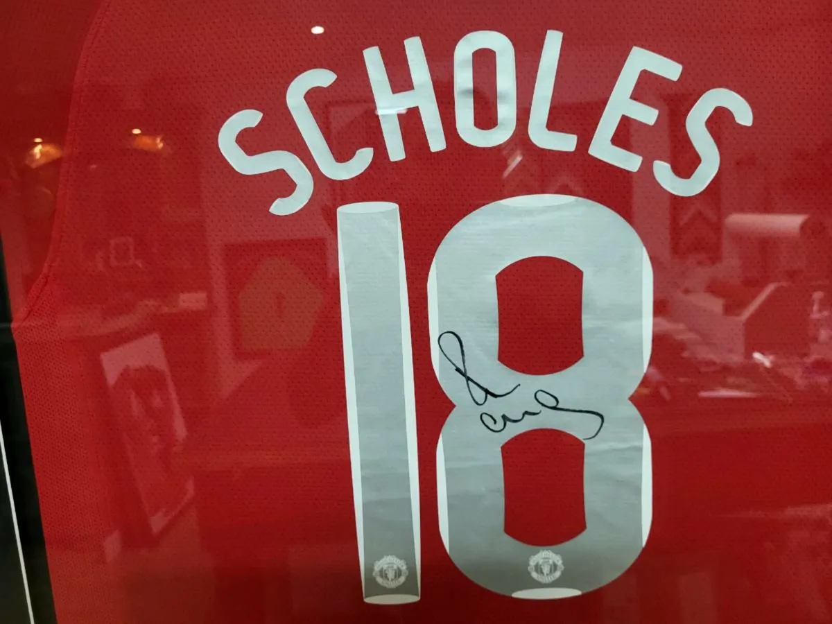 Premium Framed Paul Scholes Signed Shirt - Image 4