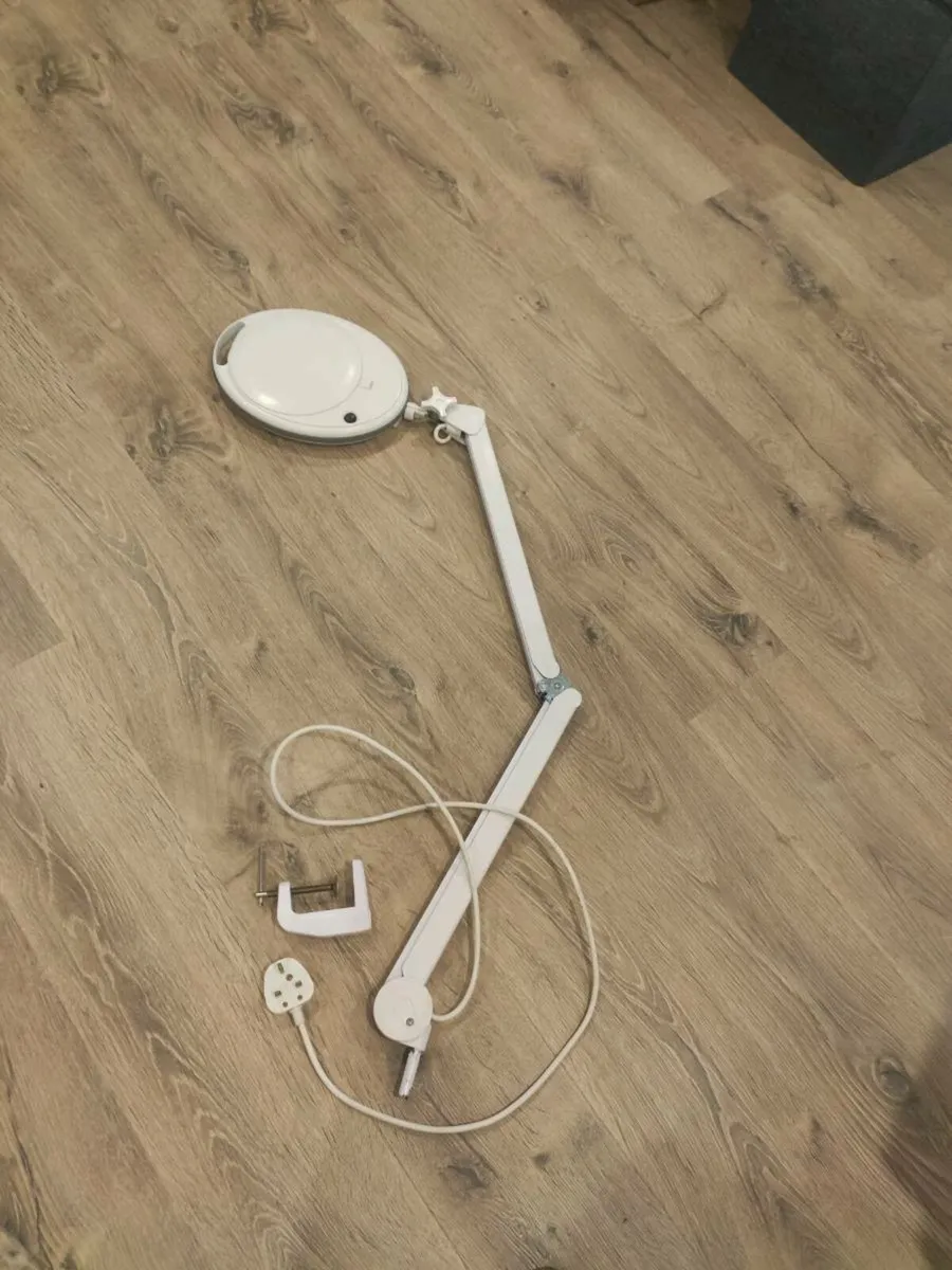 Magnifying lamp - Image 1