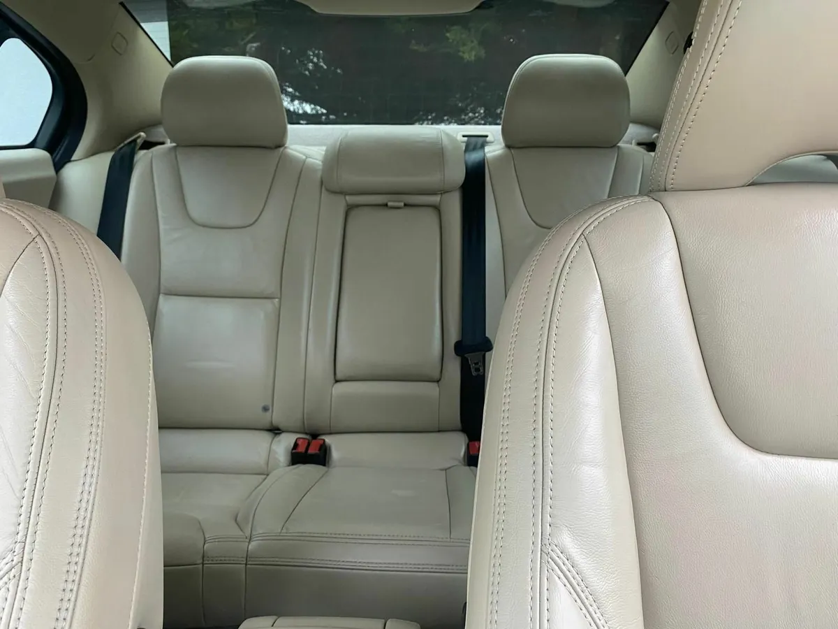 Volvo S60 2013 - Image 2