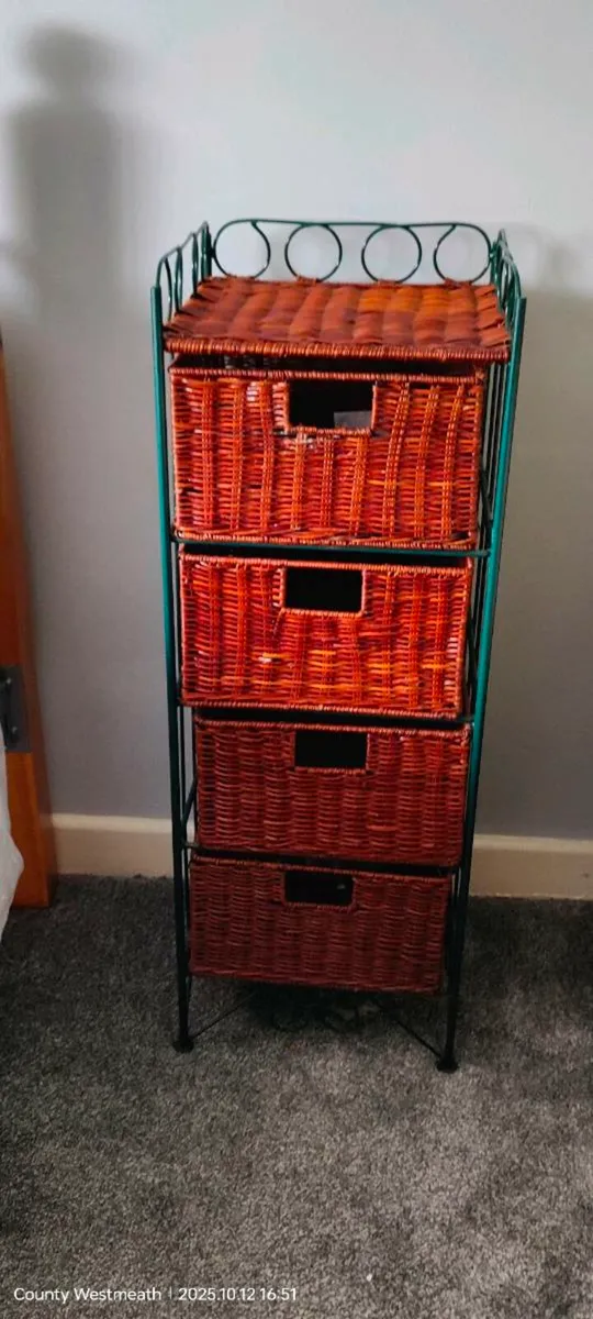 Wicker drawers - Image 1