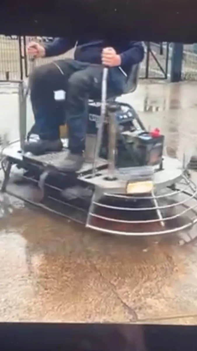 Ride on Power Float for sale - Image 2