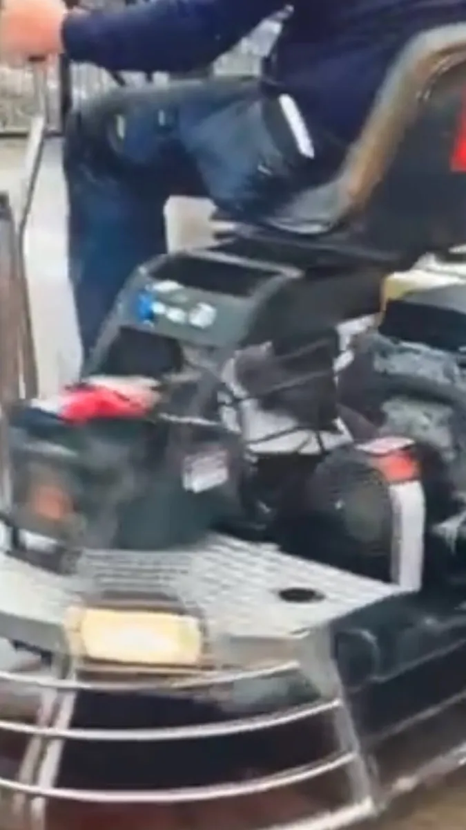 Ride on Power Float for sale - Image 3