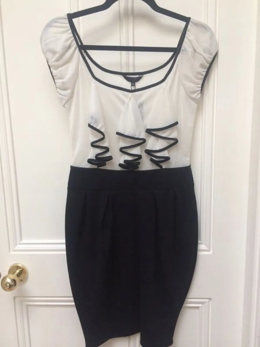 BRAND NEW Ladies Savida Classic Cream & Black Dress: Size 10 - Image 1