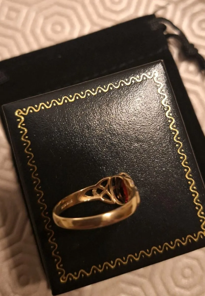 9ct Gold Ring - Image 4