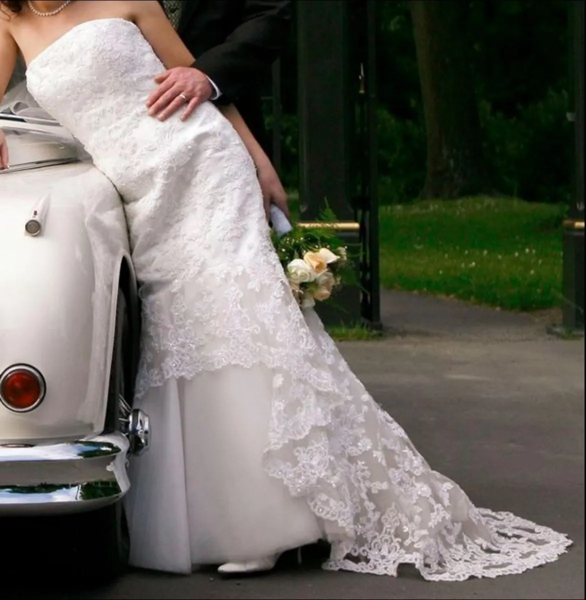 Stunning Wedding Dress: Size 10 - Image 1