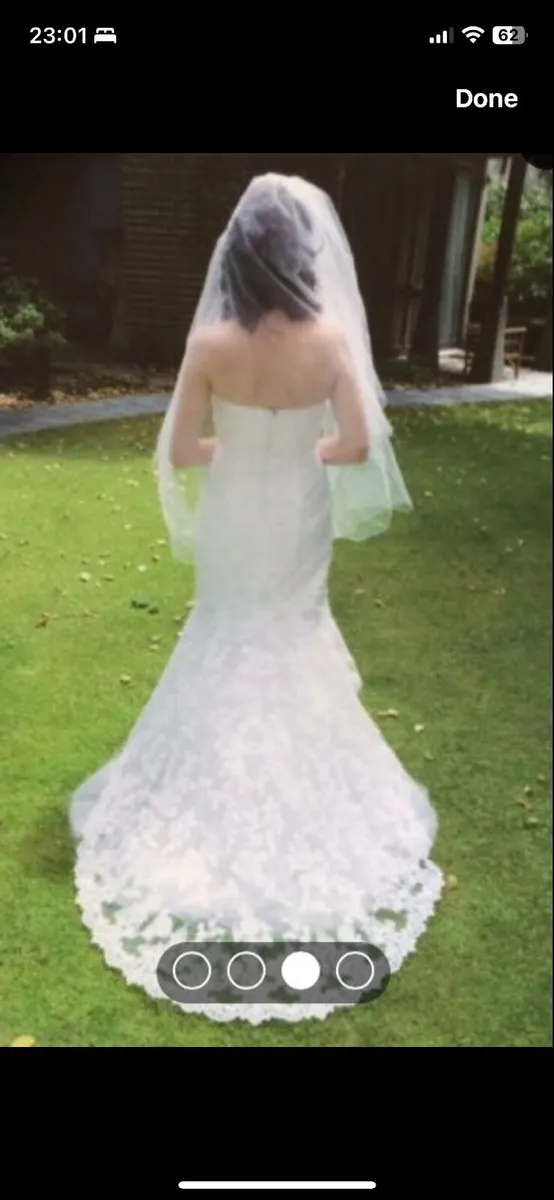 Stunning Wedding Dress: Size 10 - Image 2