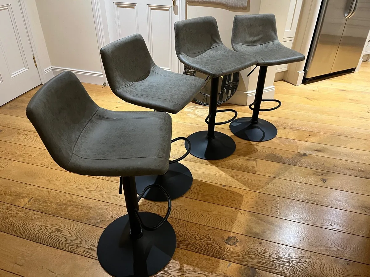 Breakfast bar stools (4 no.) - Image 1