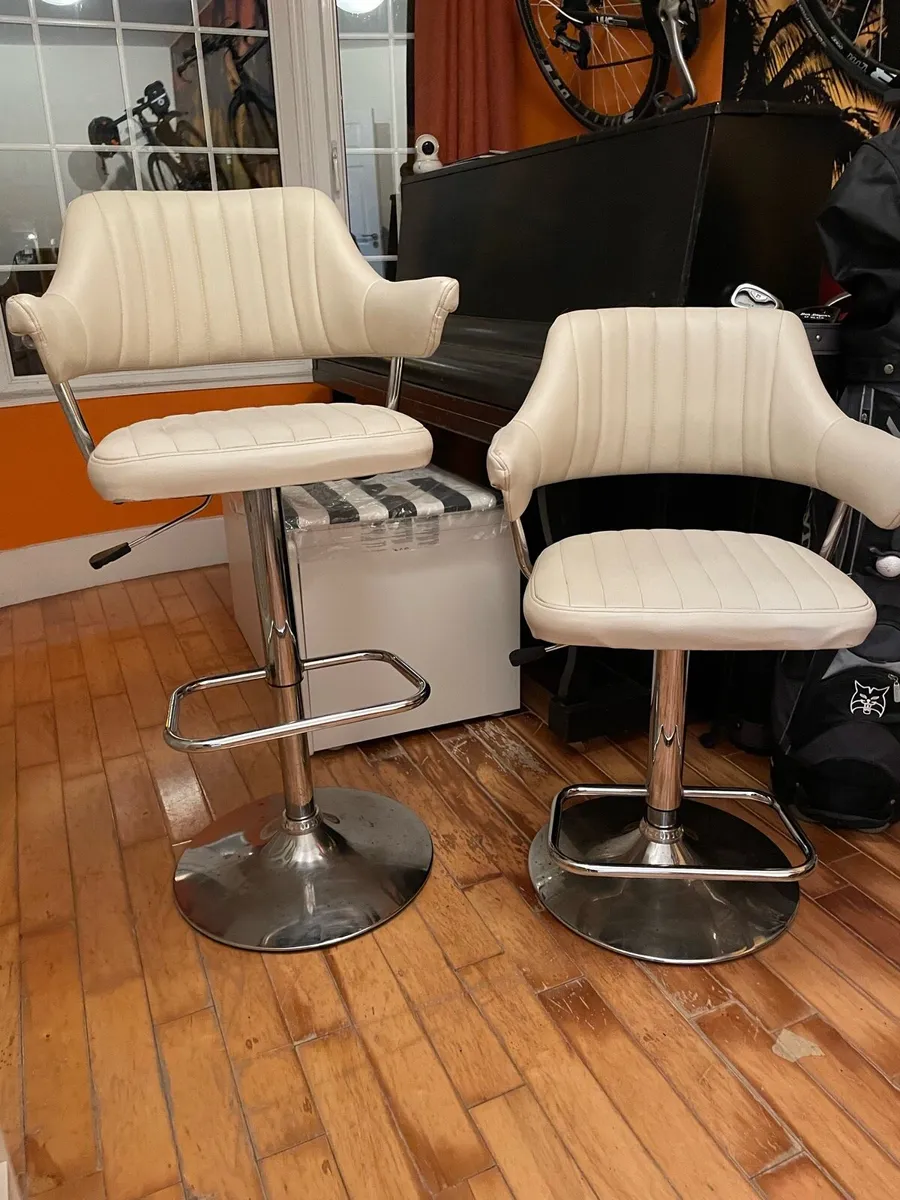 Bar stools - Image 1