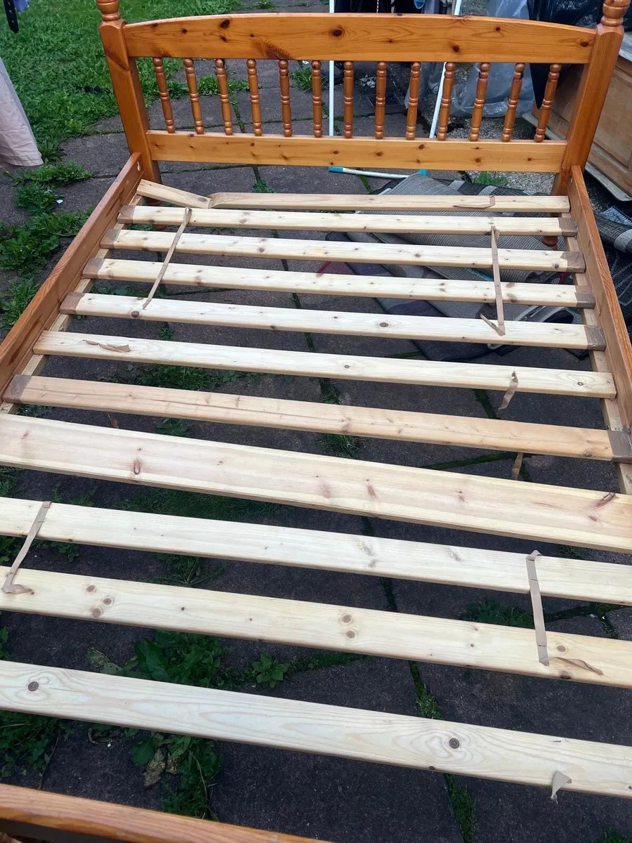 Double bed + mattress - Image 1