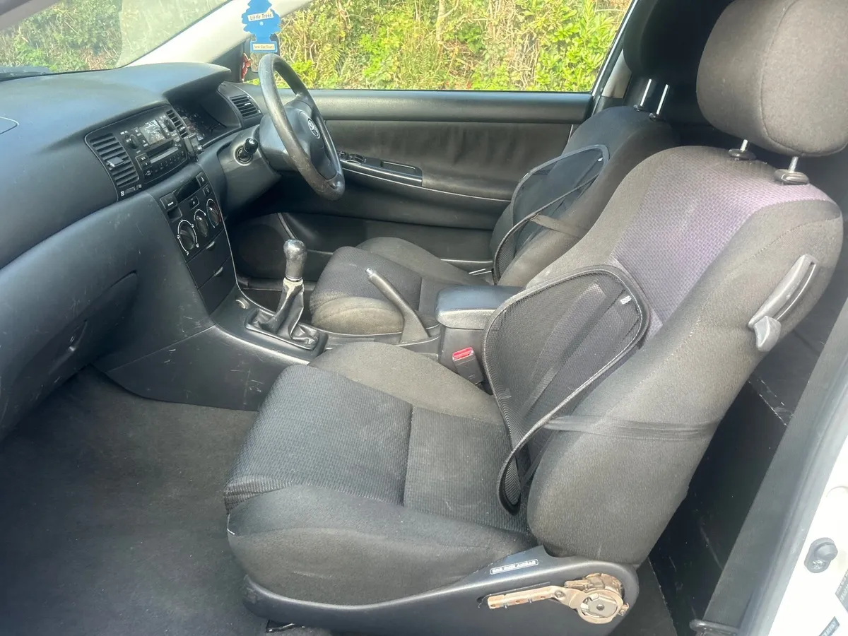 Toyota Corolla Van 1.4 d4d 05 - Image 4