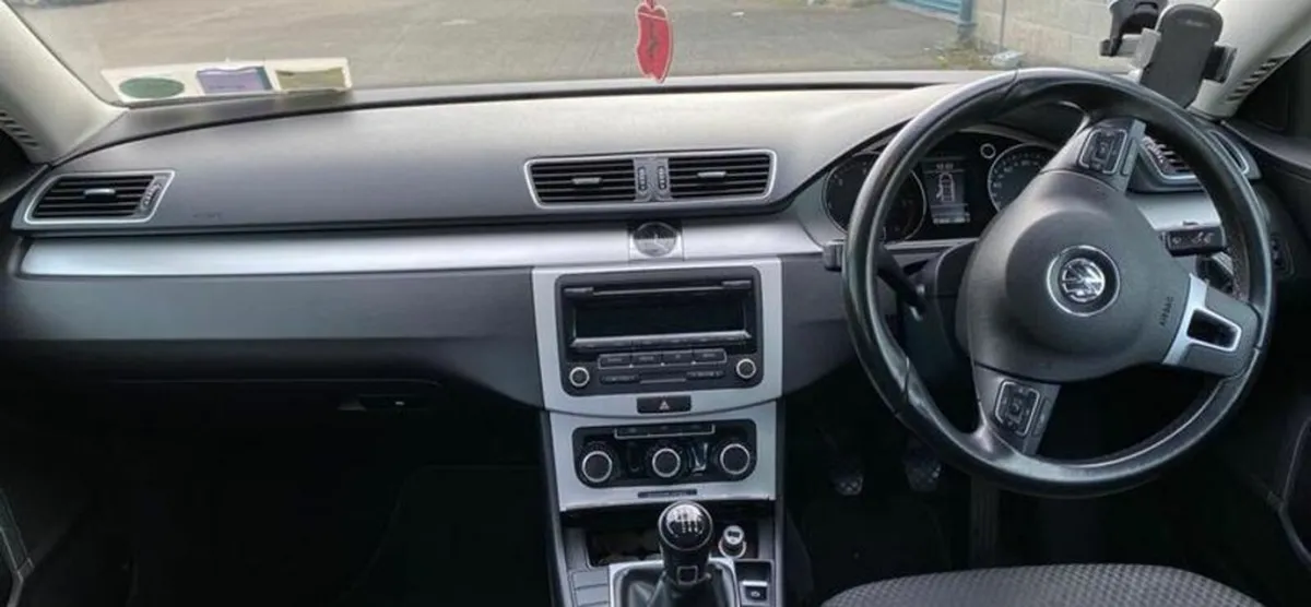 Volkswagen Passat 2013 - Image 3