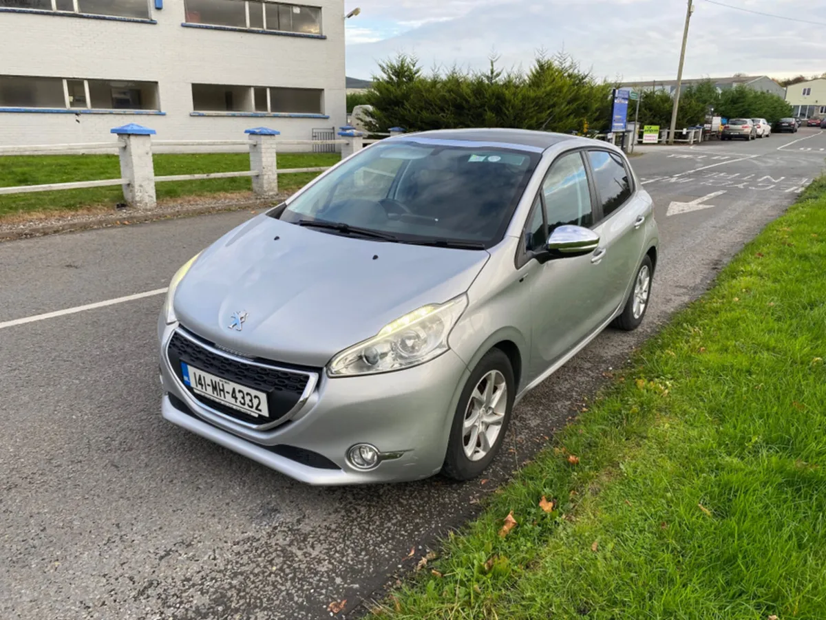 Peugeot 208 1.2 VTI STYLE 82BHP 5DR DIESEL - Image 2
