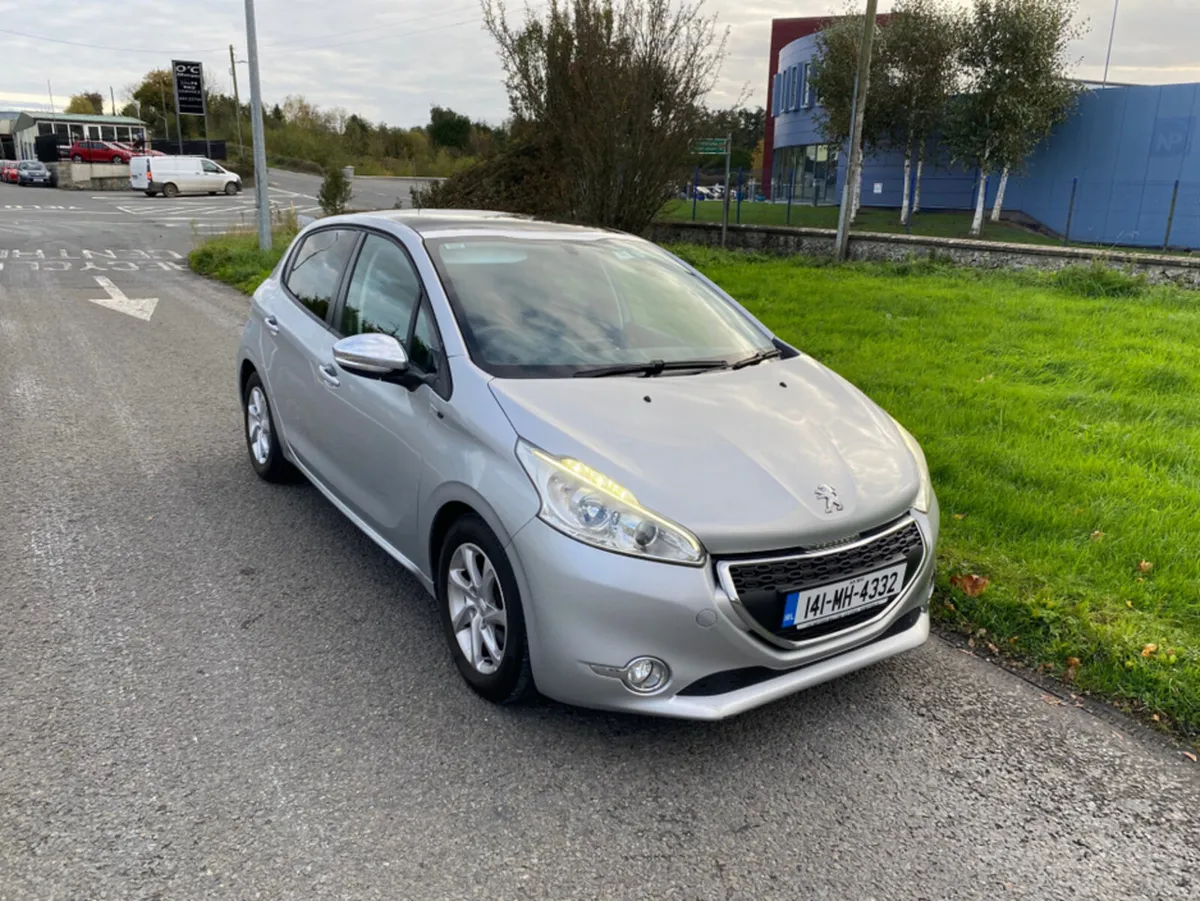 Peugeot 208 1.2 VTI STYLE 82BHP 5DR DIESEL - Image 4