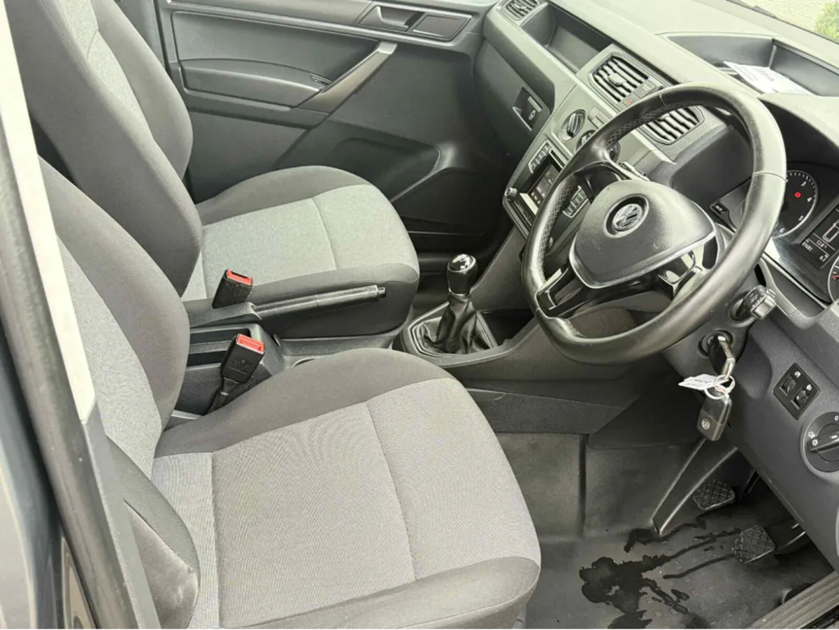 Volkswagen Caddy PV TREND TDI 75HP MANUAL 5SPEED 5 - Image 3