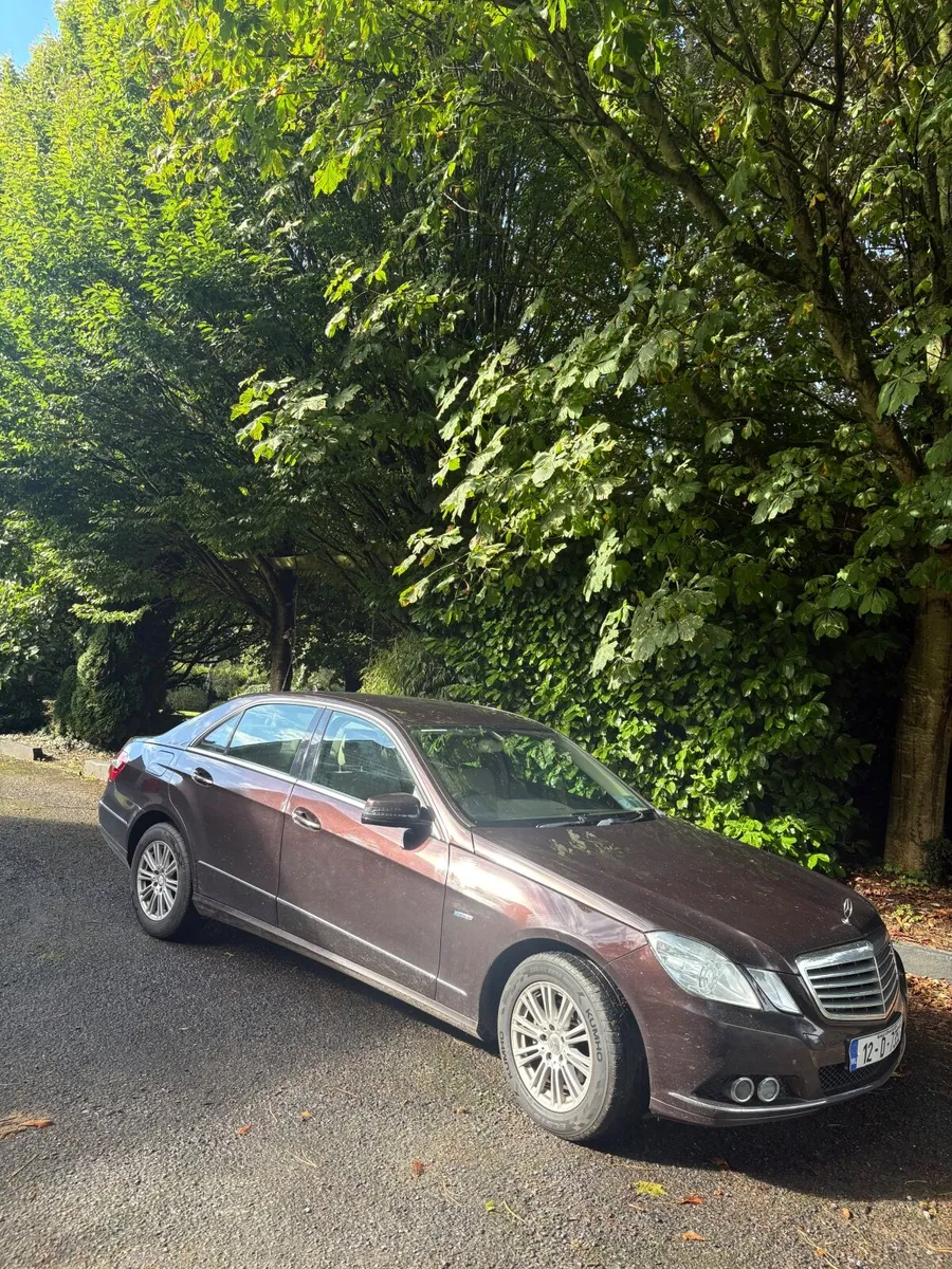 Mercedes-Benz E-Class Elegance Edition Automatic - Image 2