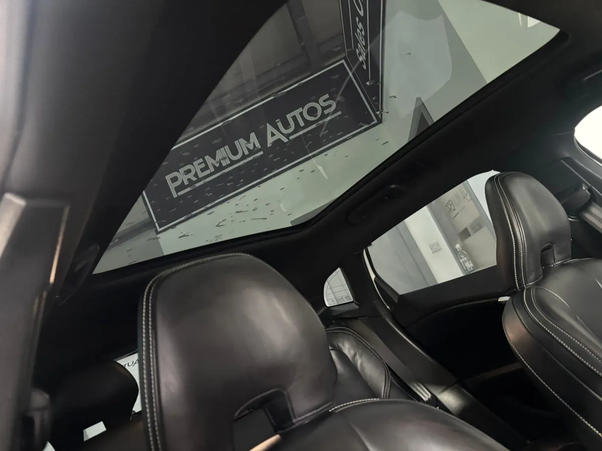 Volvo V40 2016. D4 R-DESIGN  AUTOMATIC - Image 4