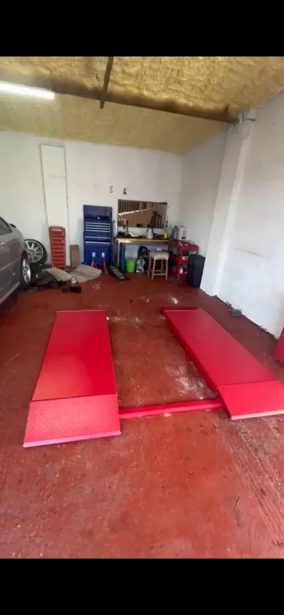 Scissor lift full rise 3.8 tonne Pacini  install - Image 3