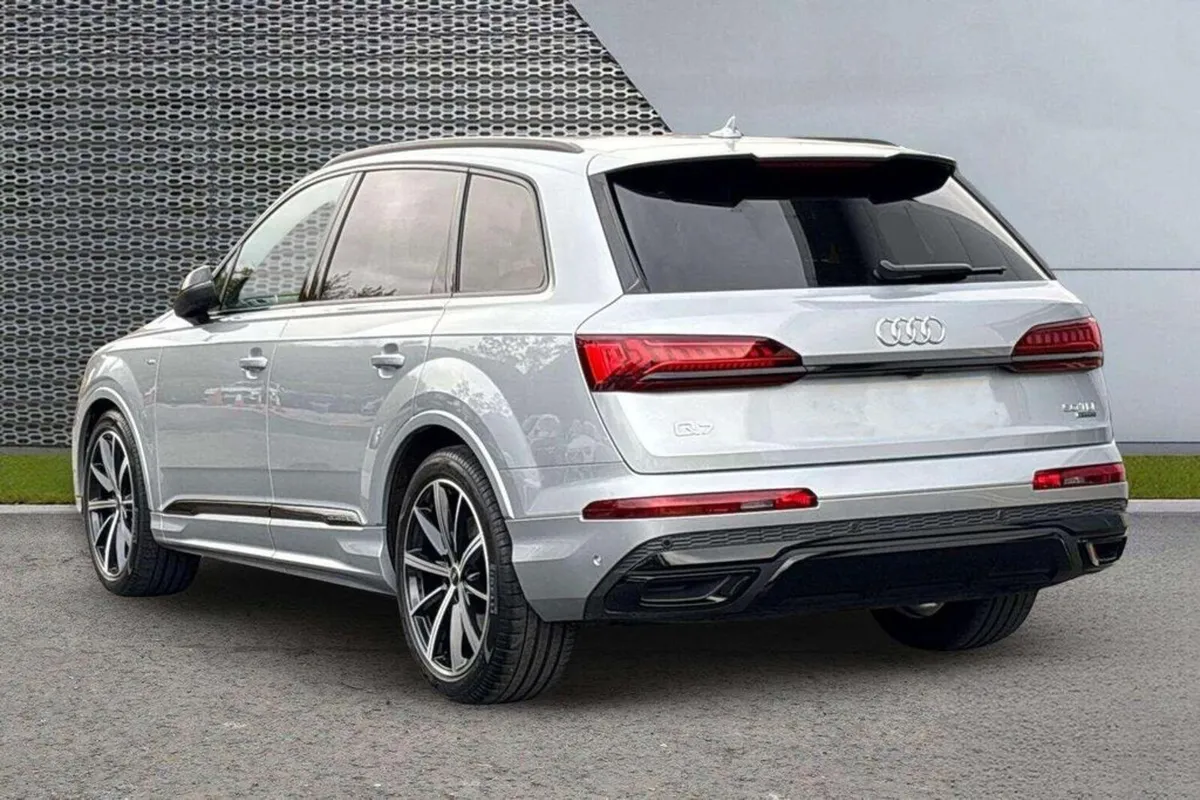202 Audi Q7 S-Line Quattro - Image 2