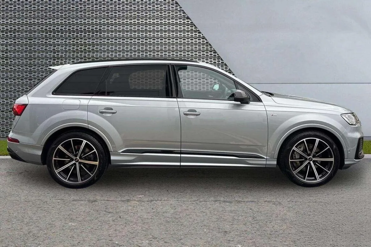 202 Audi Q7 S-Line Quattro - Image 3