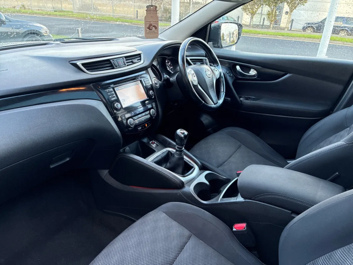 Nissan Qashqai 1.2 DIG-T N-CONNECTA 5 5DR 115PS *S - Image 3