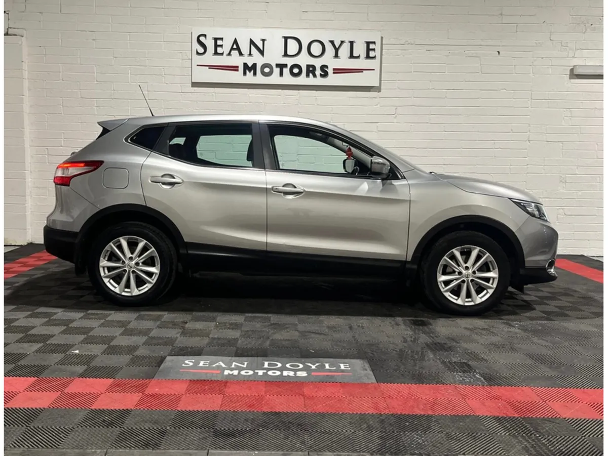 Nissan Qashqai 2015 1.2 Petrol Manual LOW KM - Image 4