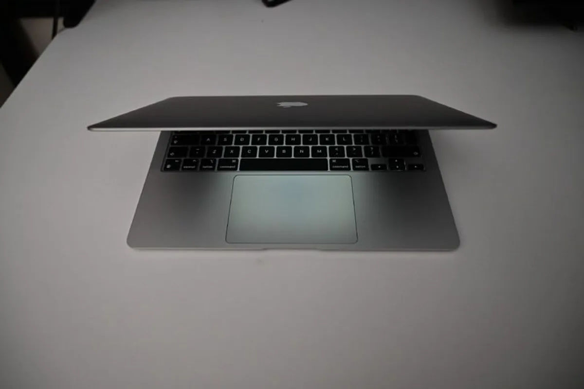 MacBook Air 13-inch M1 2020 - Image 2