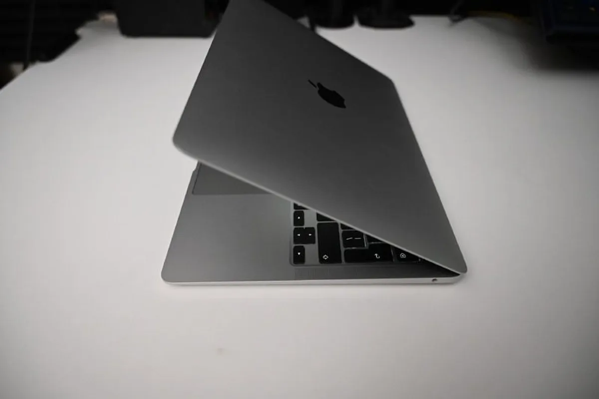 MacBook Air 13-inch M1 2020 - Image 3
