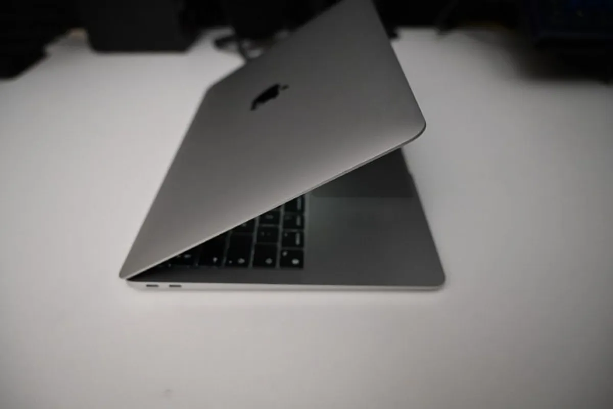 MacBook Air 13-inch M1 2020 - Image 4