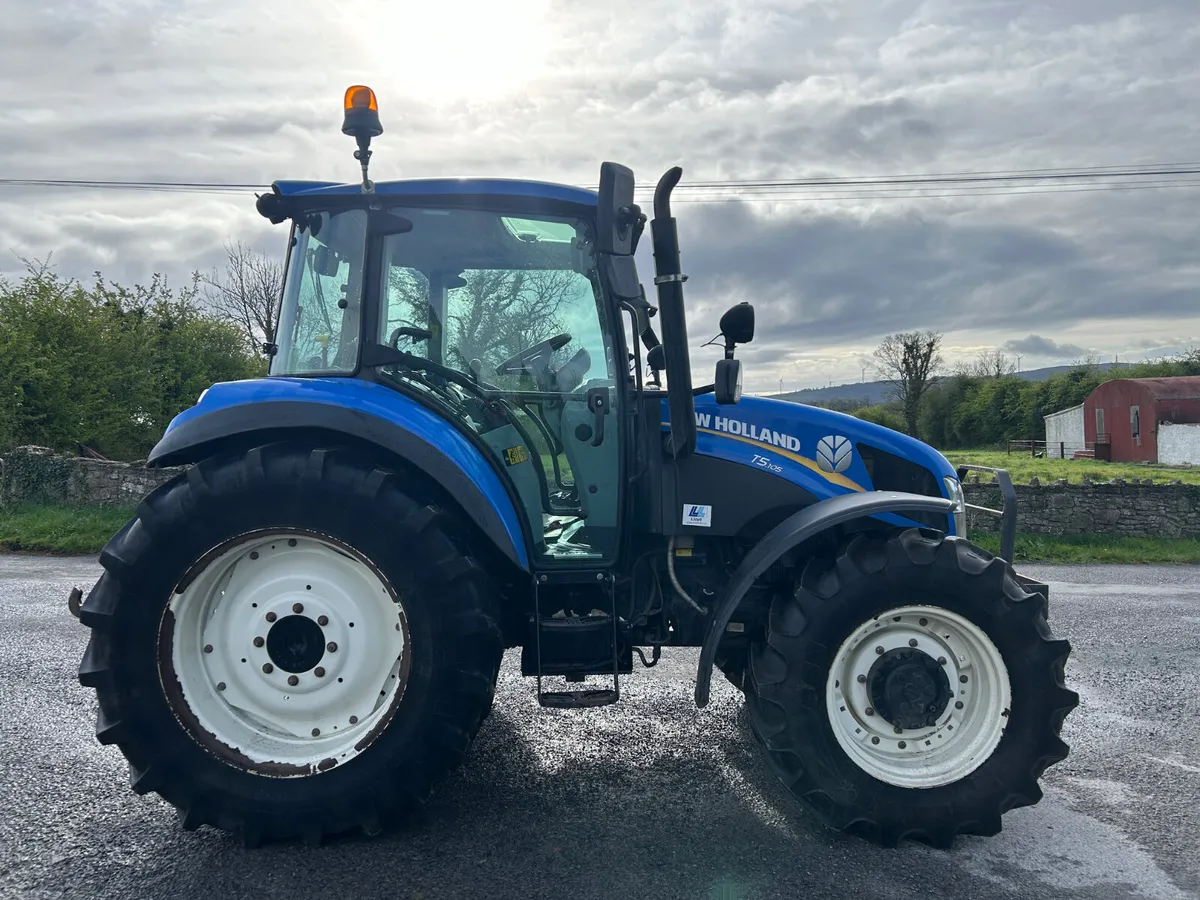 2017 New Holland T5-105 - Image 2