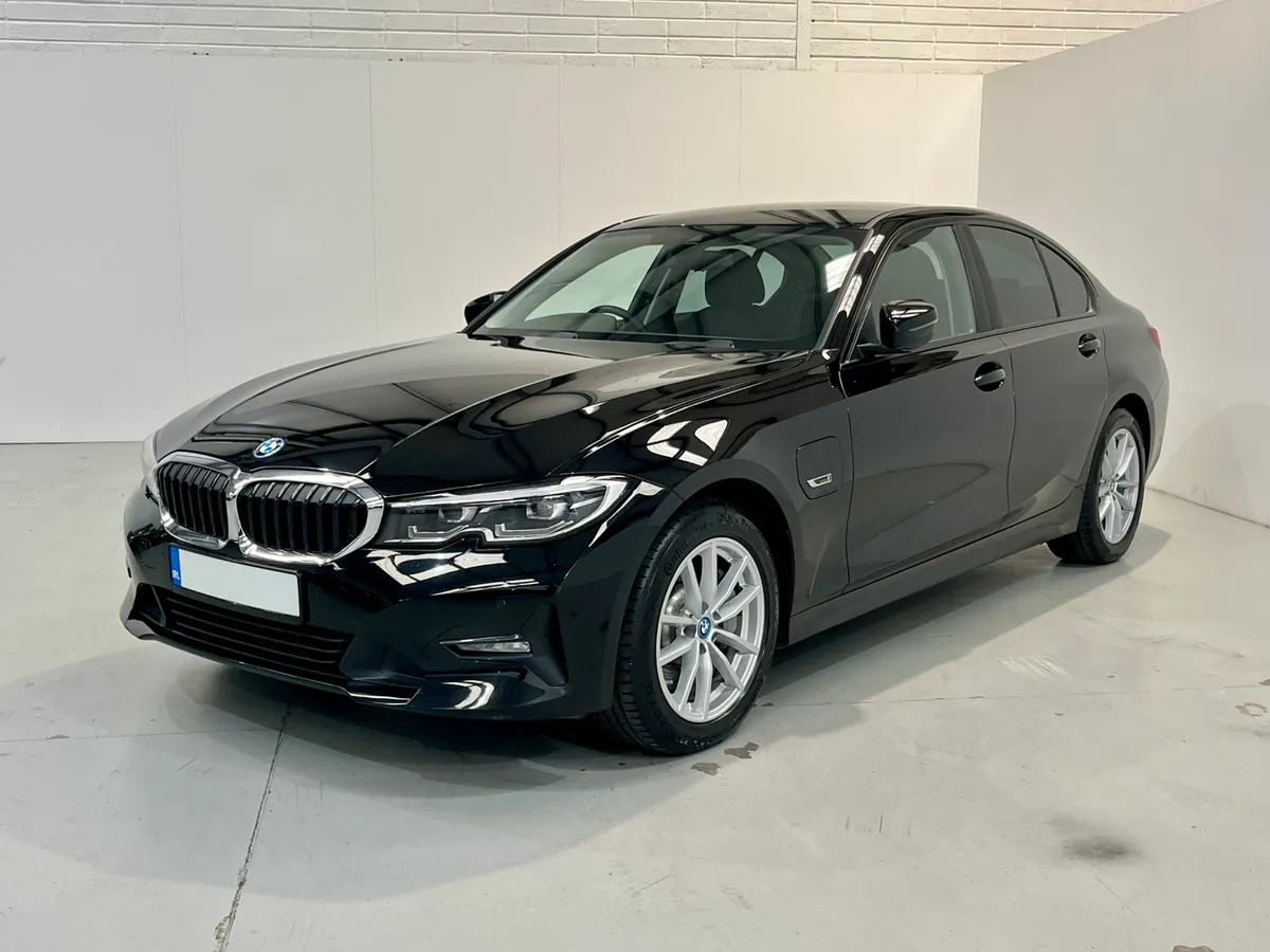 BMW 3 Series 330e - Image 3