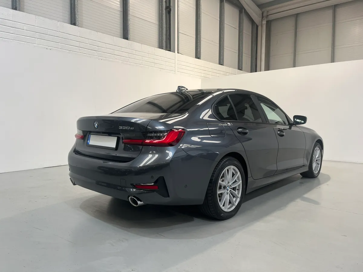 BMW 3 Series Pro 330e - Image 4