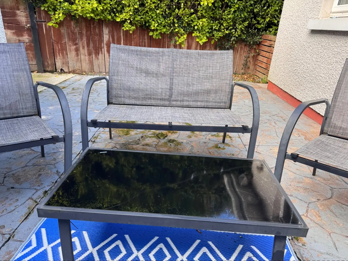 Outdoor table & chairs - Image 2