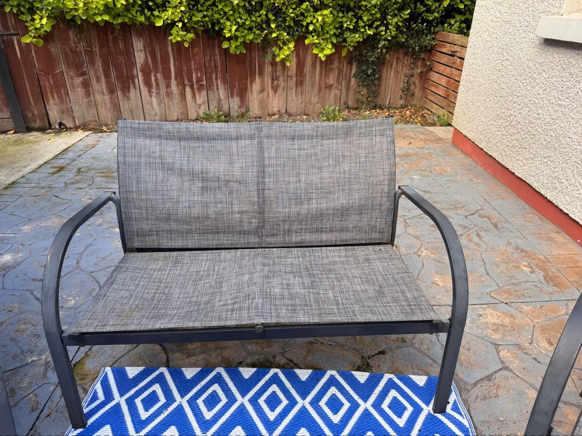 Outdoor table & chairs - Image 3